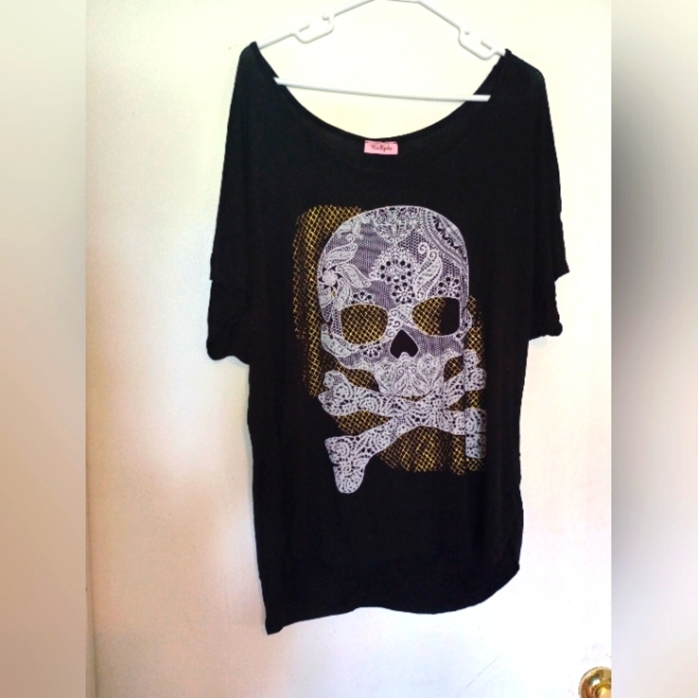 Miss Popular Skull Top